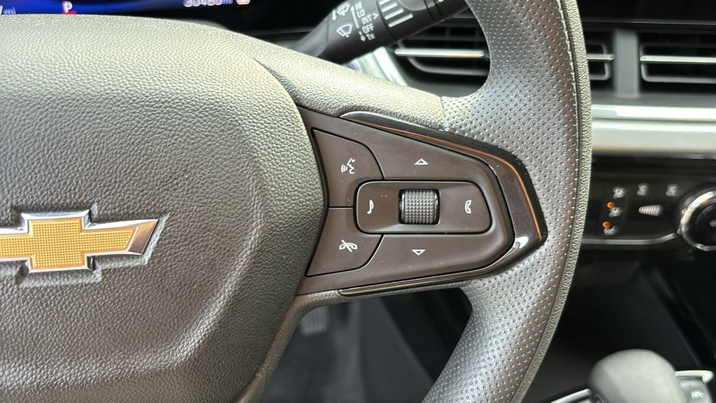 Used 2025 Chevrolet Trax LT FWD image 16