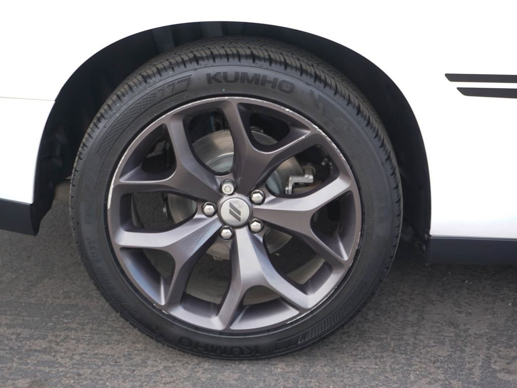 Used 2017 Dodge Challenger SXT RWD image 9