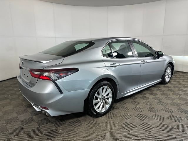 Used 2023 Toyota Camry SE image 3