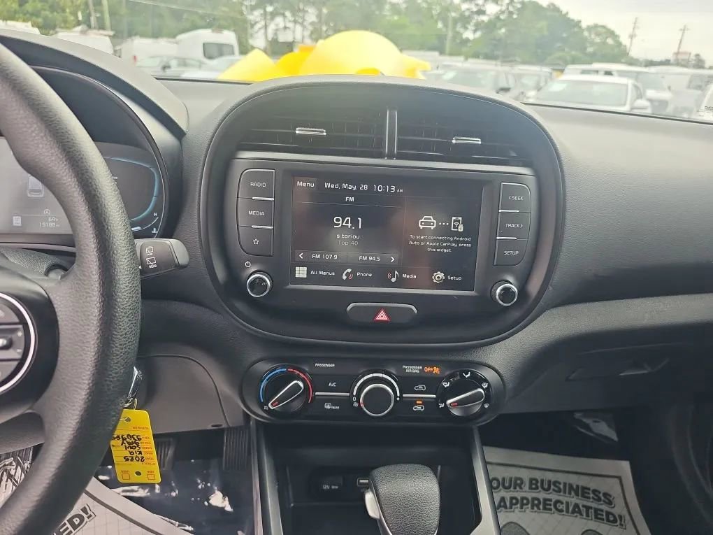 Used 2025 Kia Soul LX w/ LX Technology Package FWD image 17