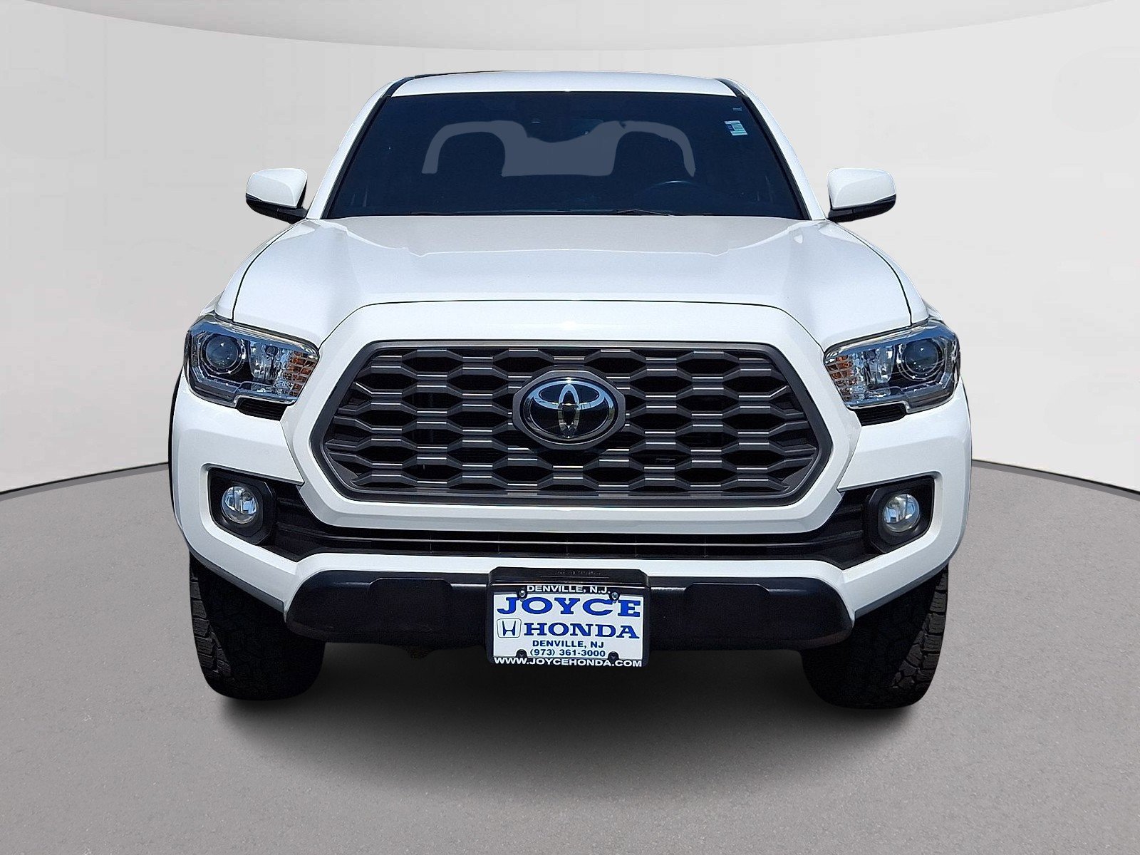 Used 2020 Toyota Tacoma TRD Off-Road w/ Technology Package AWD/4WD image 3