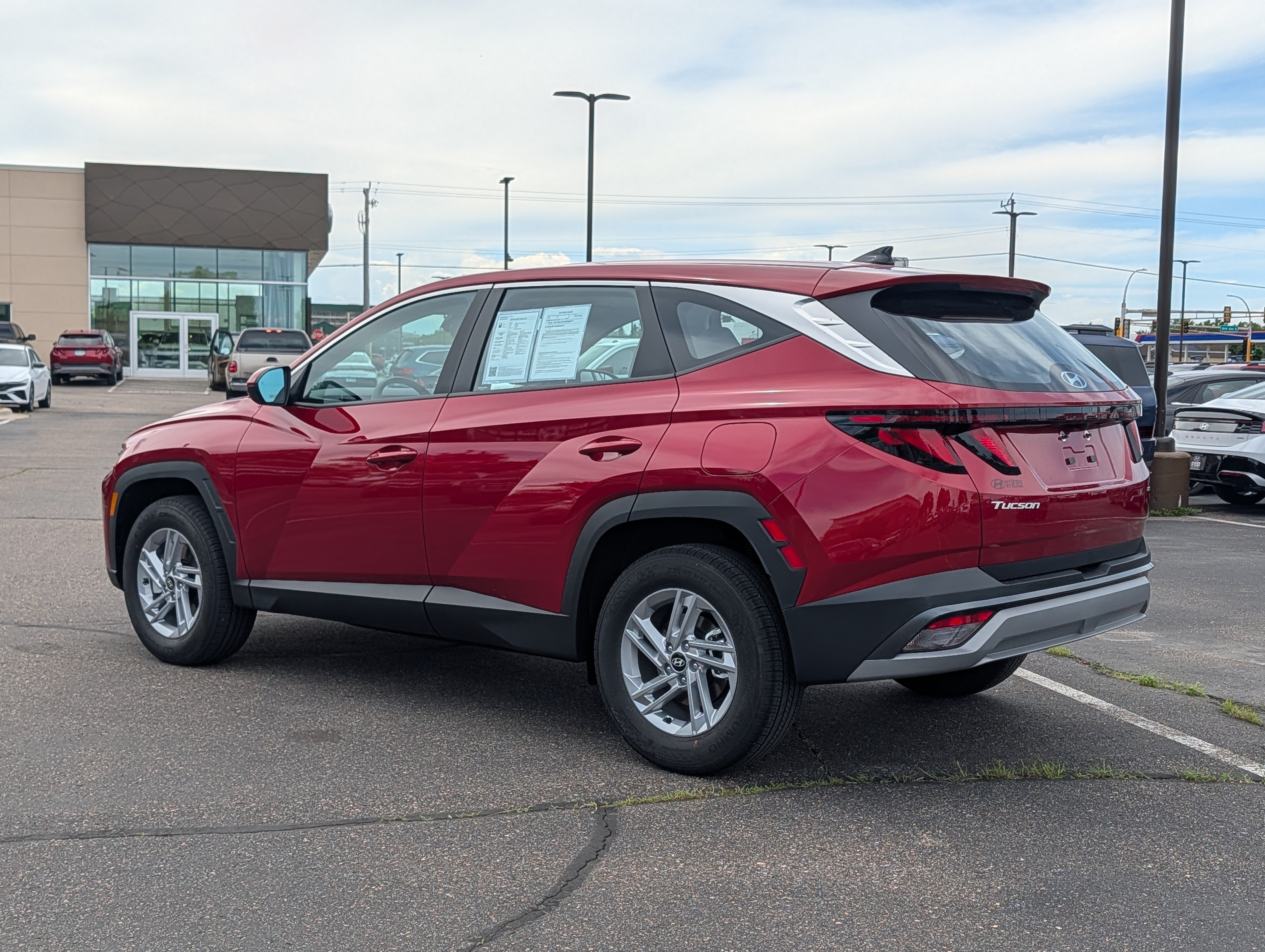 Used 2025 Hyundai Tucson SE AWD/4WD image 3