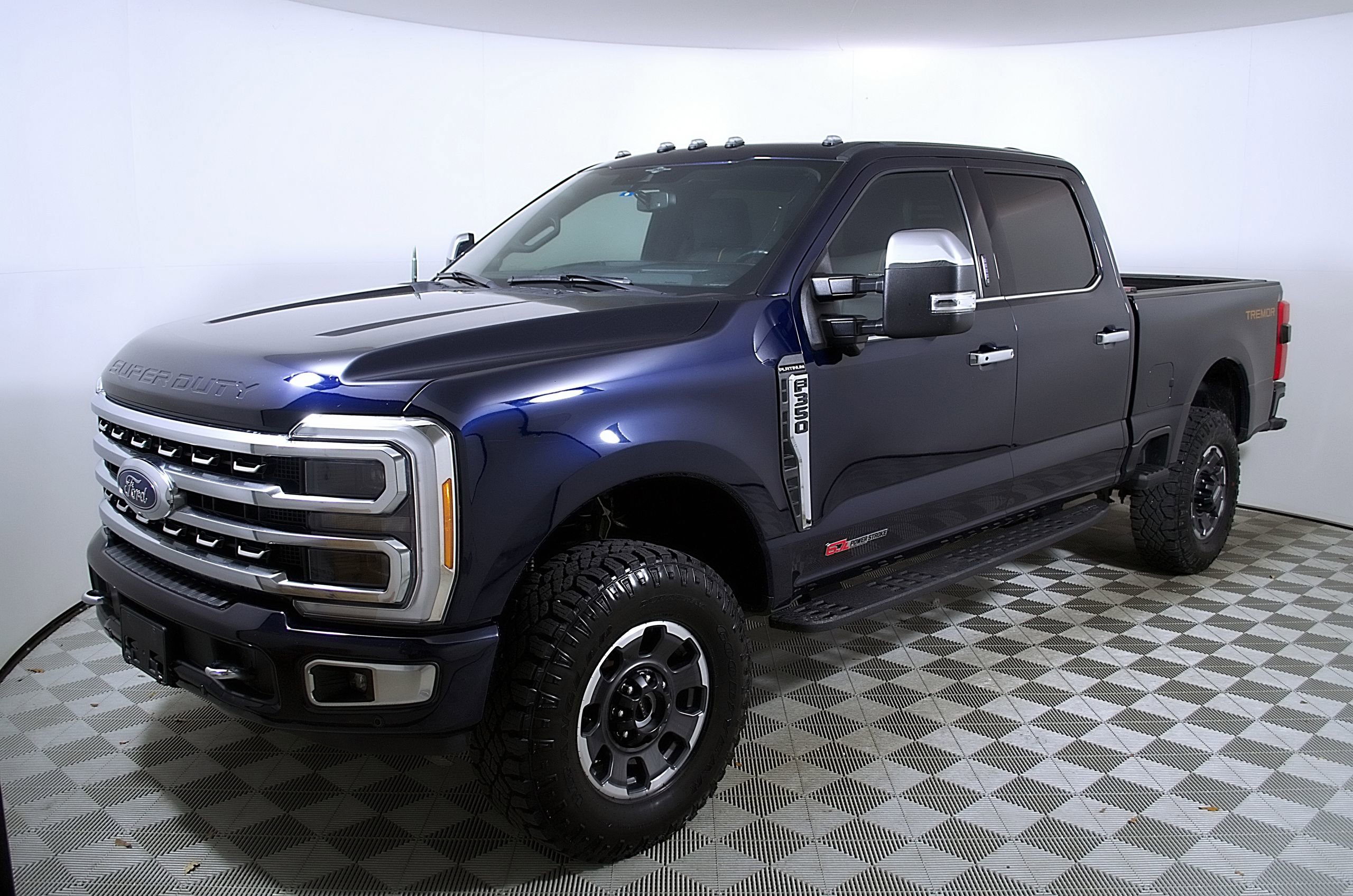 Used 2023 Ford F350 Platinum w/ Tremor Off-Road Package AWD/4WD image 3