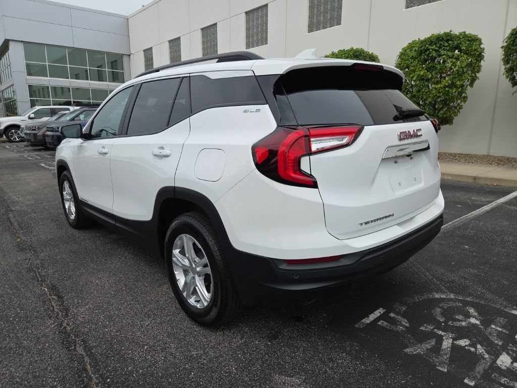 Used 2024 GMC Terrain SLE w/ Driver Convenience Package FWD image 6