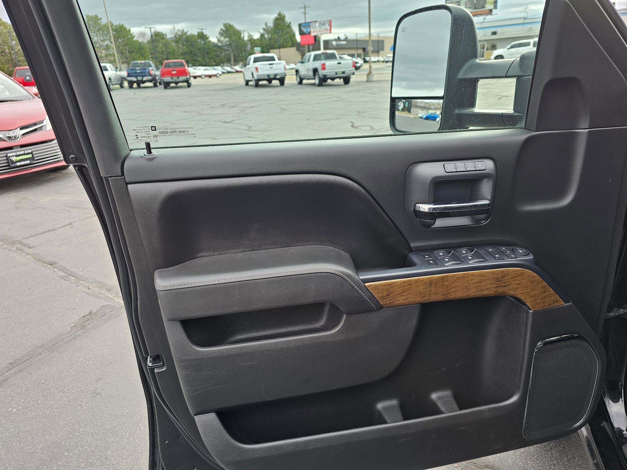 Used 2015 Chevrolet Silverado 1500 LTZ AWD/4WD image 9