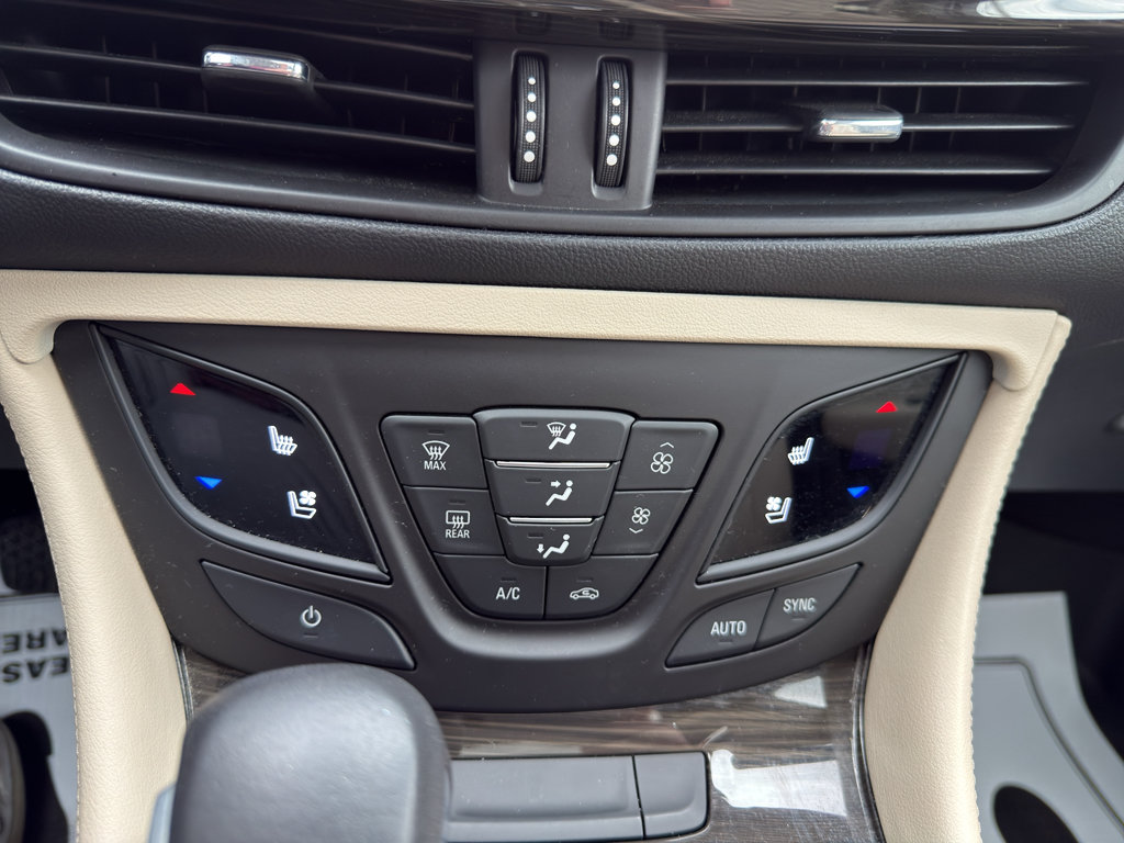 Used 2019 Buick Envision Premium w/ Driver Confidence Package AWD/4WD image 17