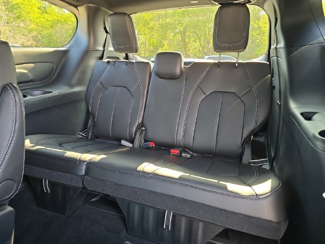 New 2026 Chrysler Pacifica Select w/ S Appearance Package FWD image 14