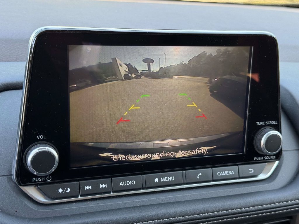 Used 2023 Nissan Rogue SV FWD image 4