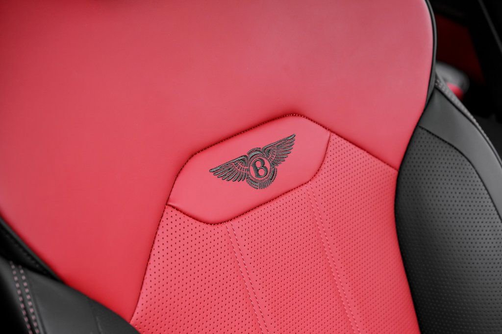 Used 2023 Bentley Bentayga image 38
