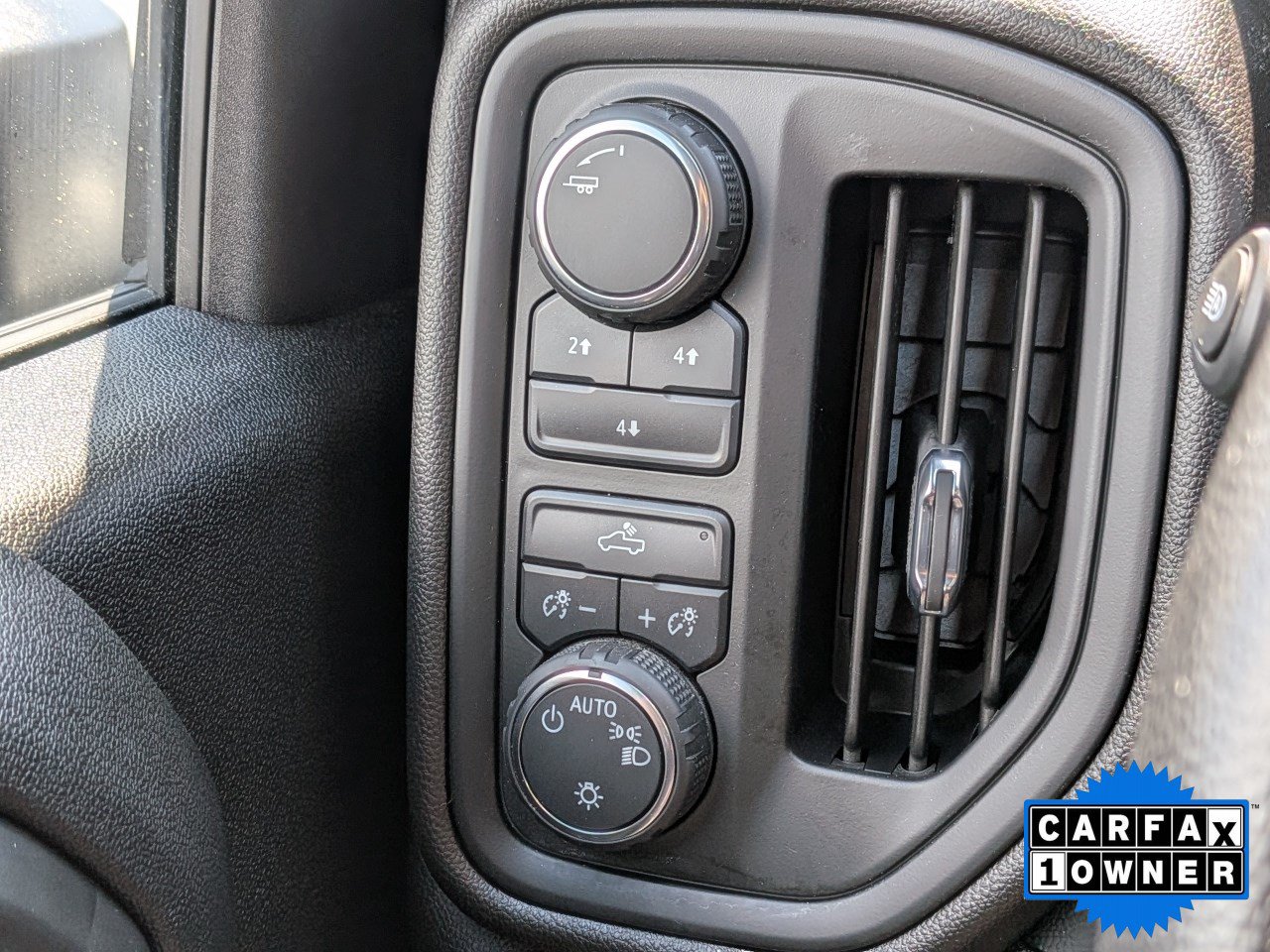 Used 2024 Chevrolet Silverado 2500 Custom w/ Custom Convenience Package AWD/4WD image 24