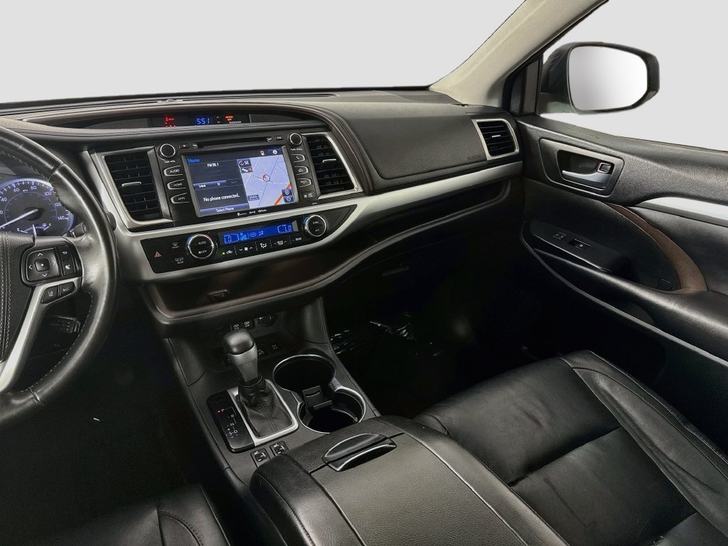 Used 2018 Toyota Highlander XLE AWD/4WD image 29