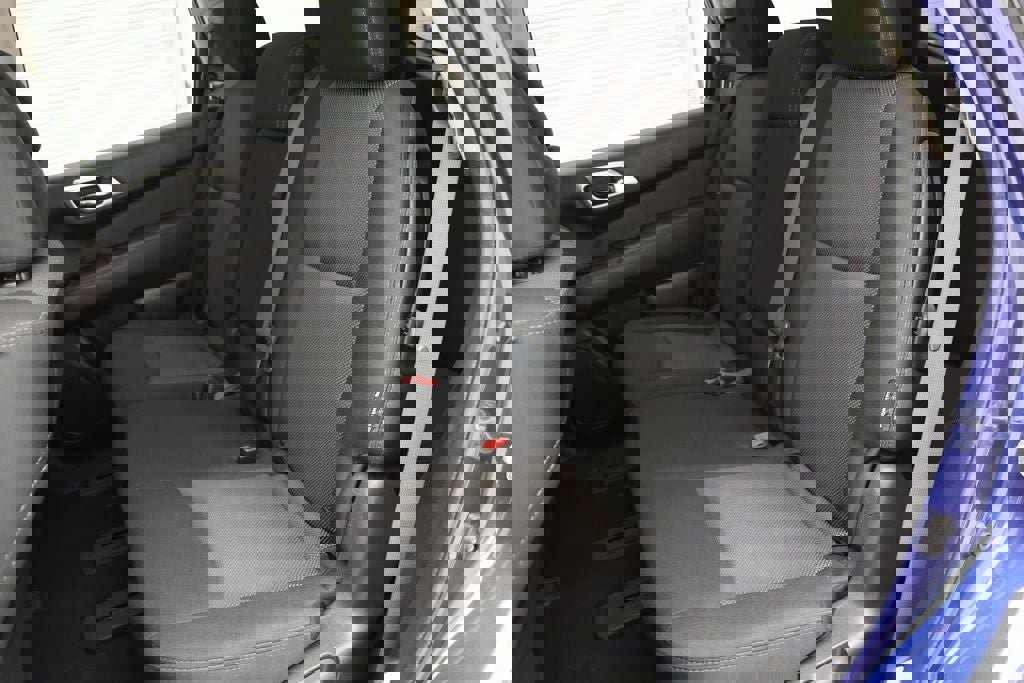 Used 2020 Nissan Pathfinder SV image 12