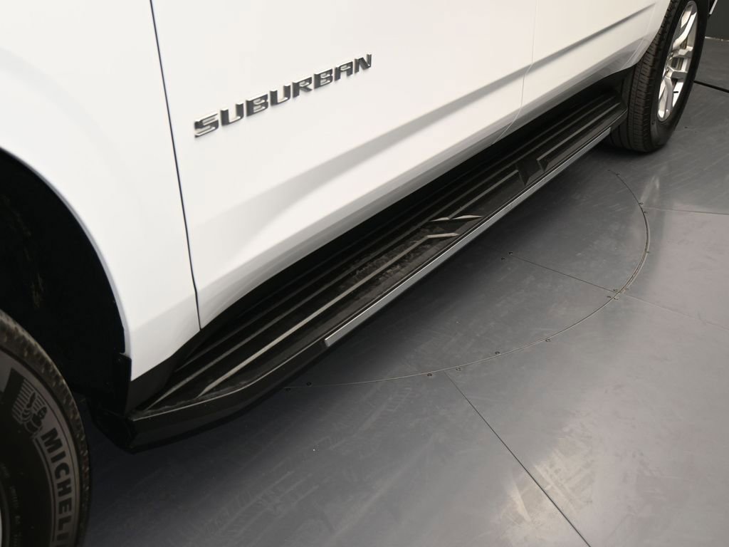 Used 2024 Chevrolet Suburban LT image 33