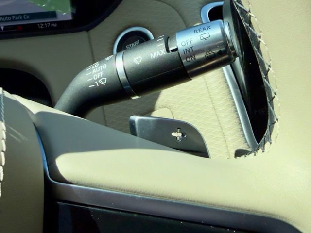 Used 2023 Land Rover Range Rover Velar R-Dynamic S image 12