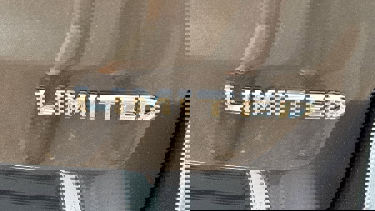 Used 2021 Jeep Grand Cherokee Limited image 24