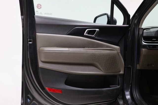 Used 2025 Kia Carnival FWD image 18