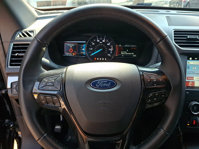 Used 2018 Ford Explorer XLT w/ Equipment Group 202A AWD/4WD image 19