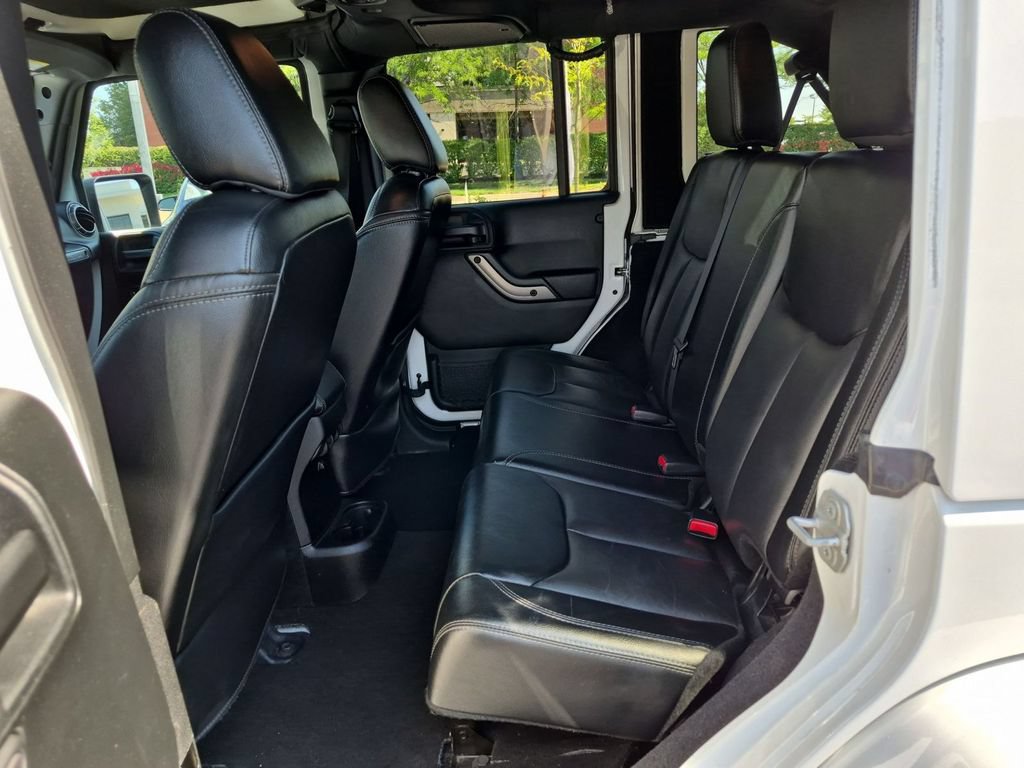 Used 2018 Jeep Wrangler Unlimited Sahara AWD/4WD image 10