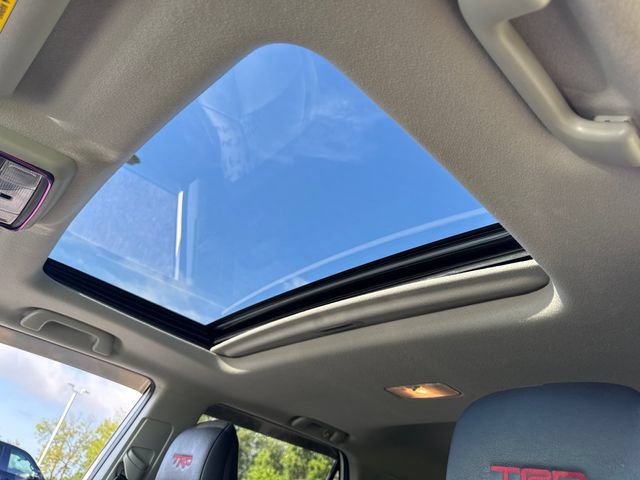 Certified 2021 Toyota 4Runner Venture w/ Moonroof Package AWD/4WD image 22