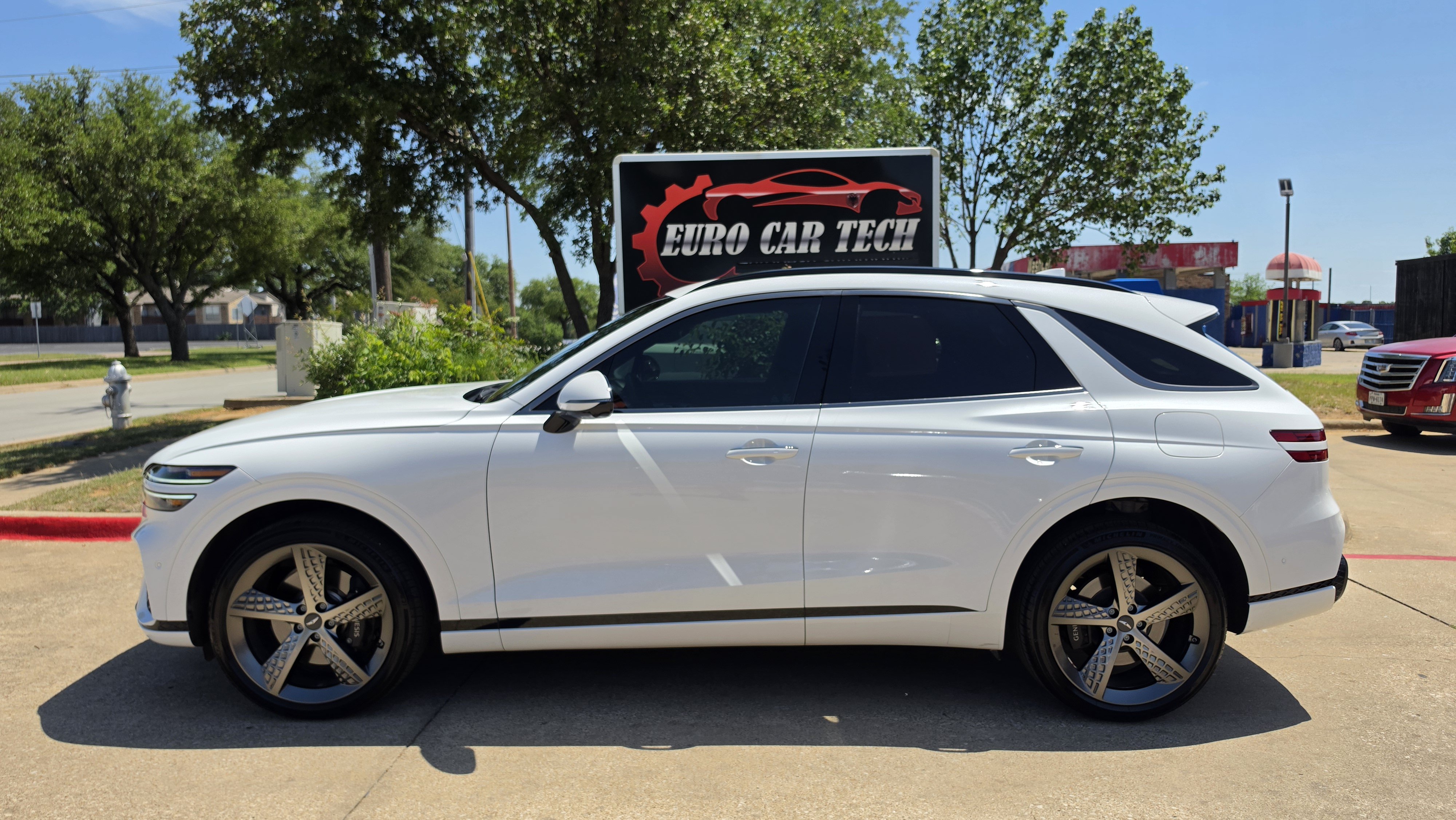 Used 2025 Genesis GV70 3.5T Sport w/ Sport Advanced Package AWD/4WD image 2
