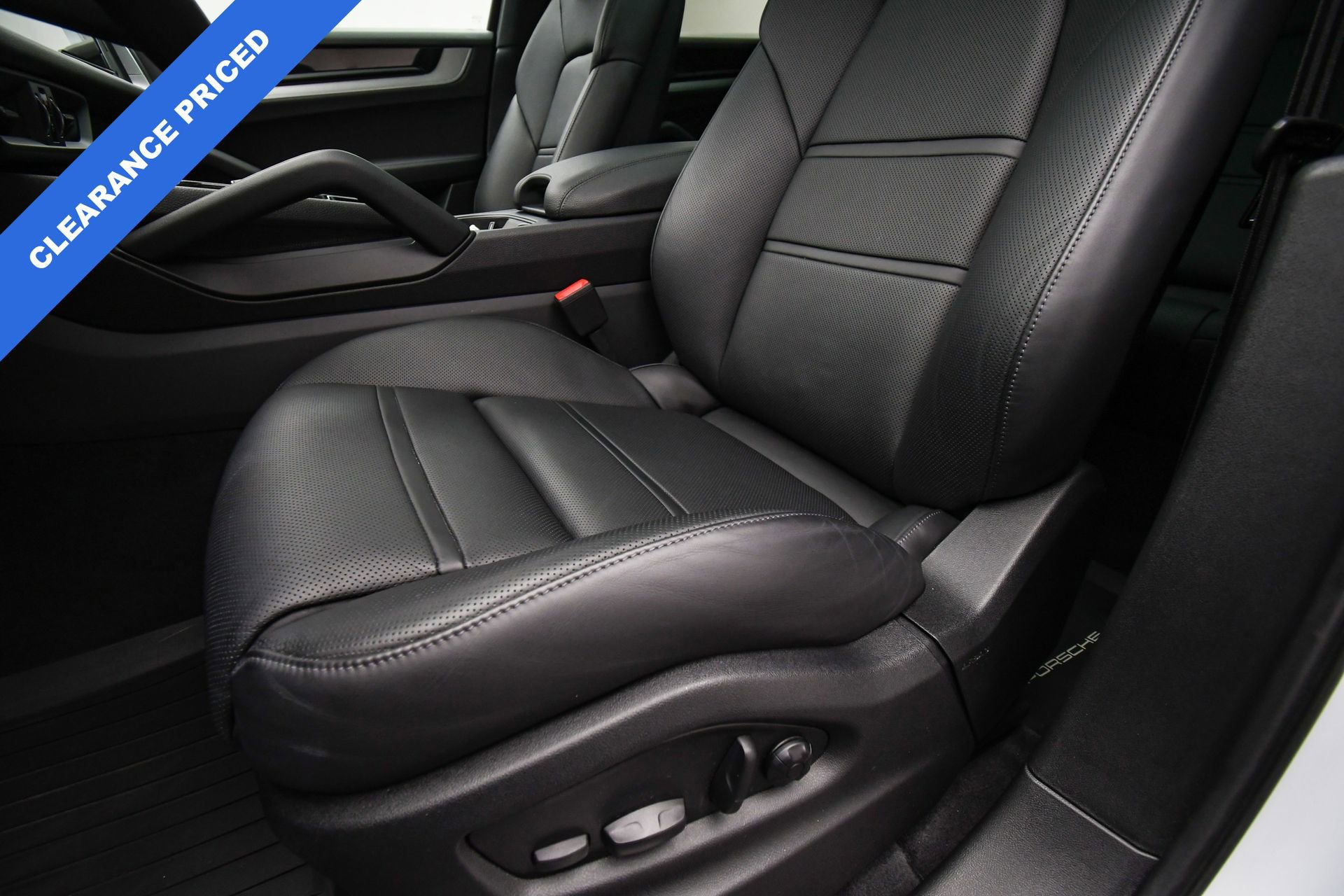 Used 2024 Porsche Cayenne Coupe image 50