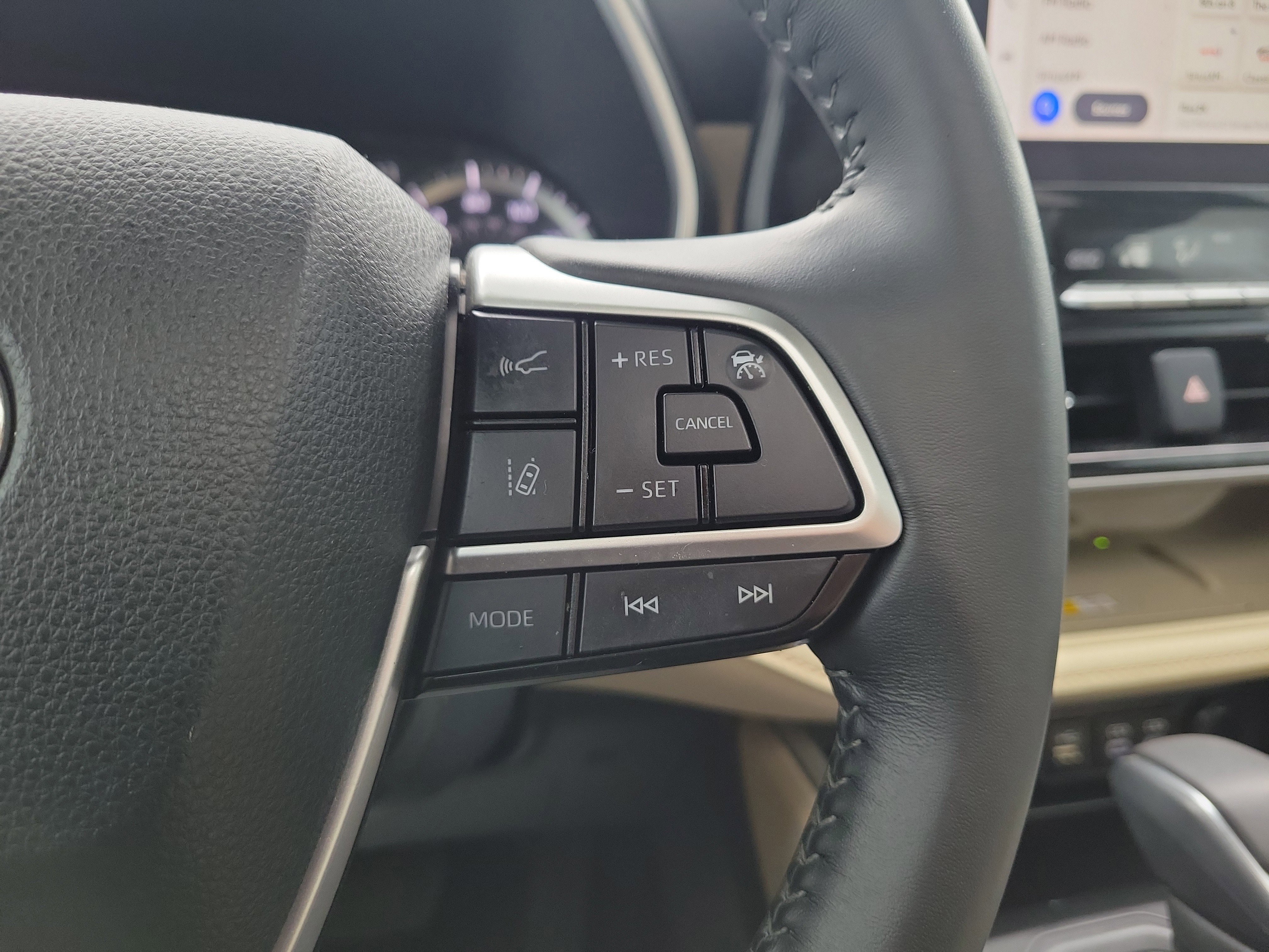 Used 2024 Toyota Highlander XLE image 27