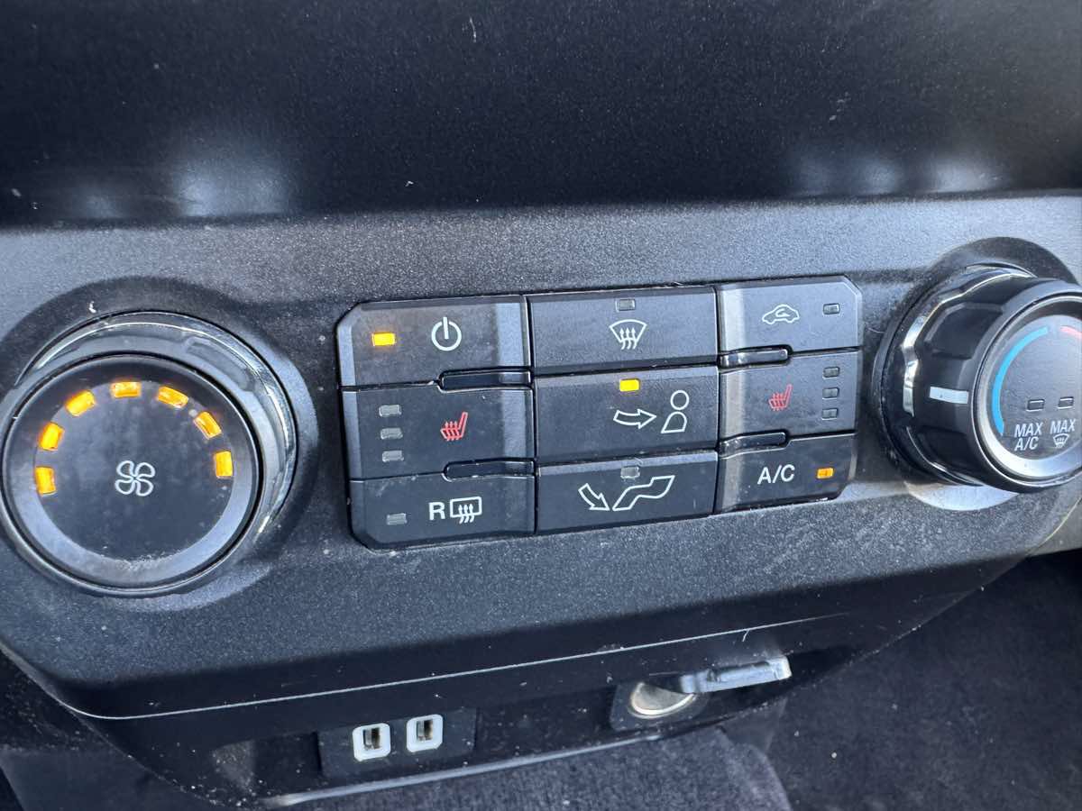 Used 2020 Ford F150 XLT w/ Equipment Group 302A Luxury AWD/4WD image 31
