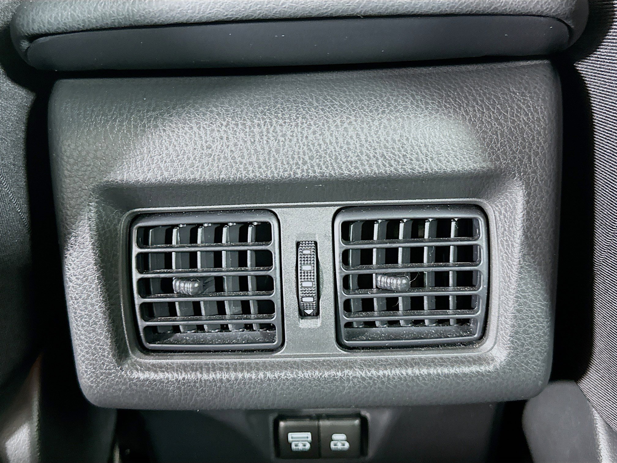 Used 2025 Toyota Camry LE image 27