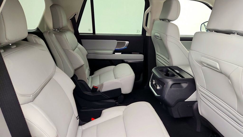 Used 2025 Ford Expedition Platinum AWD/4WD image 24