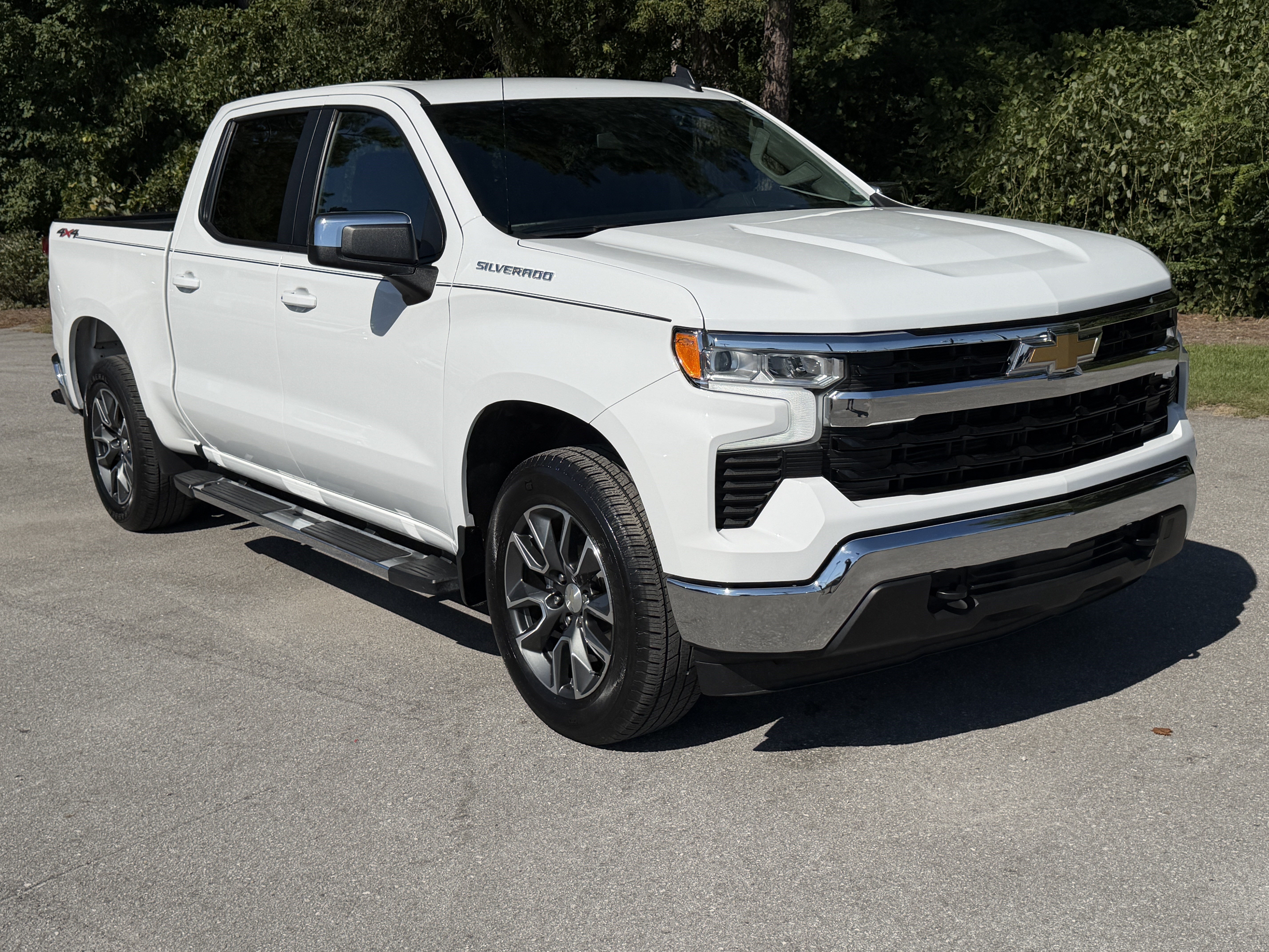 Used 2023 Chevrolet Silverado 1500 LT AWD/4WD image 34
