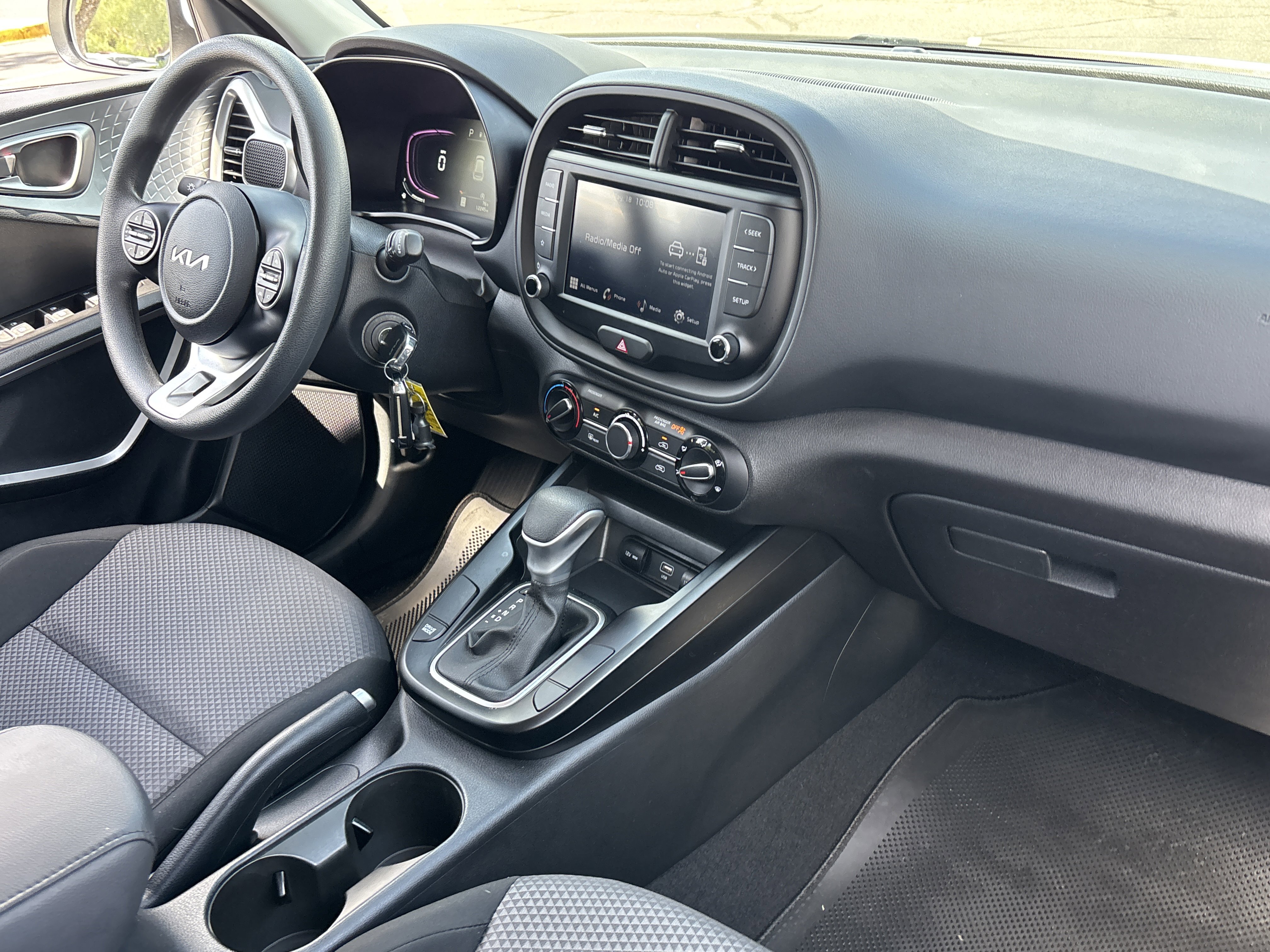 Certified 2025 Kia Soul LX w/ LX Technology Package FWD image 10