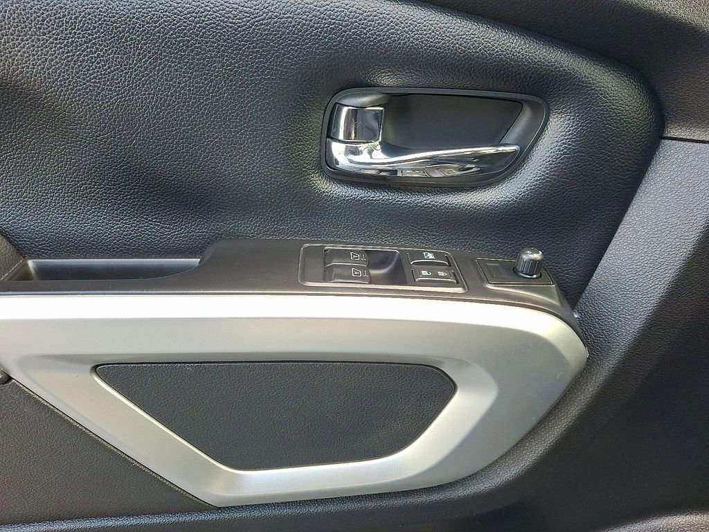 Used 2017 Nissan Titan PRO-4X image 7