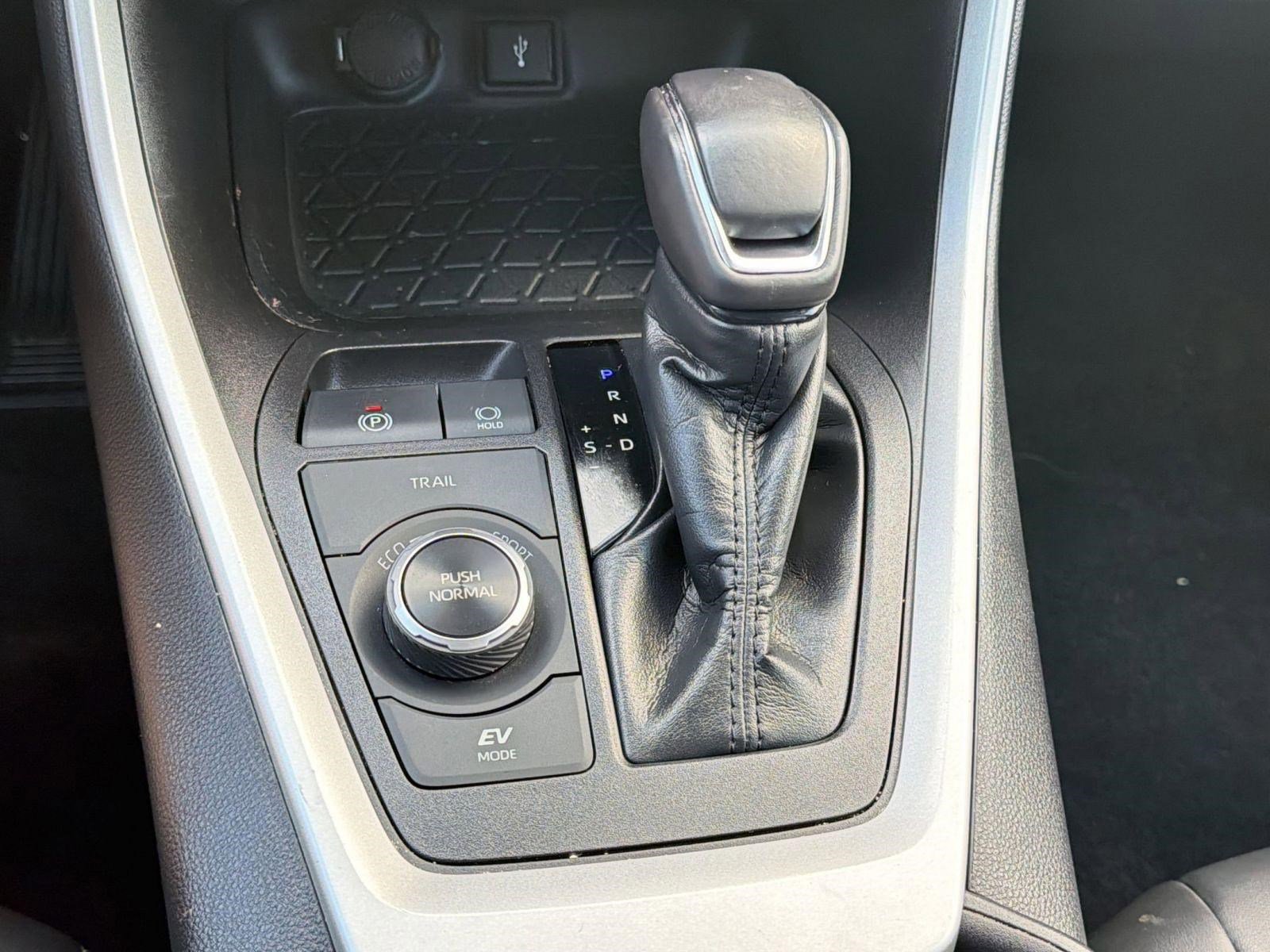 Used 2021 Toyota RAV4 XLE Premium image 18