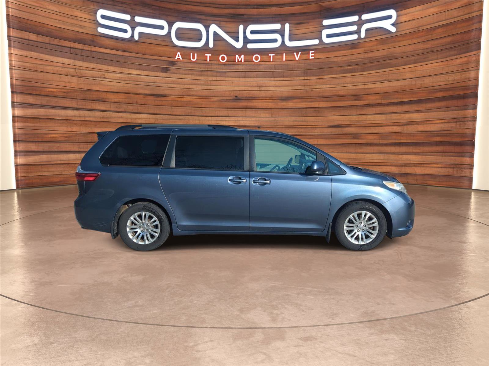 Used 2016 Toyota Sienna XLE Premium w/ Outdoor Package image 6