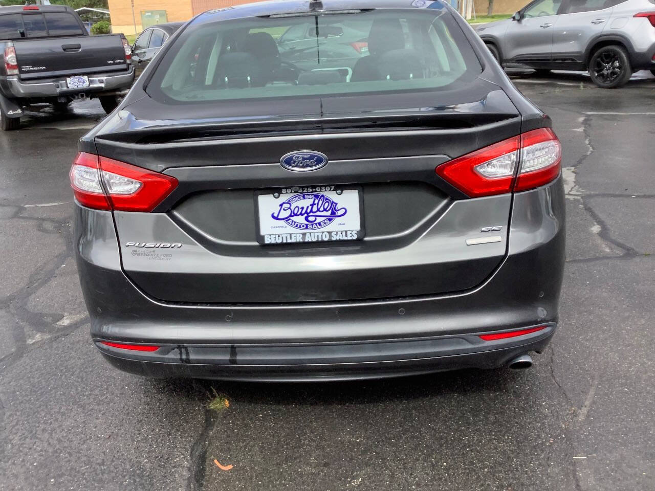 Used 2016 Ford Fusion SE FWD image 11