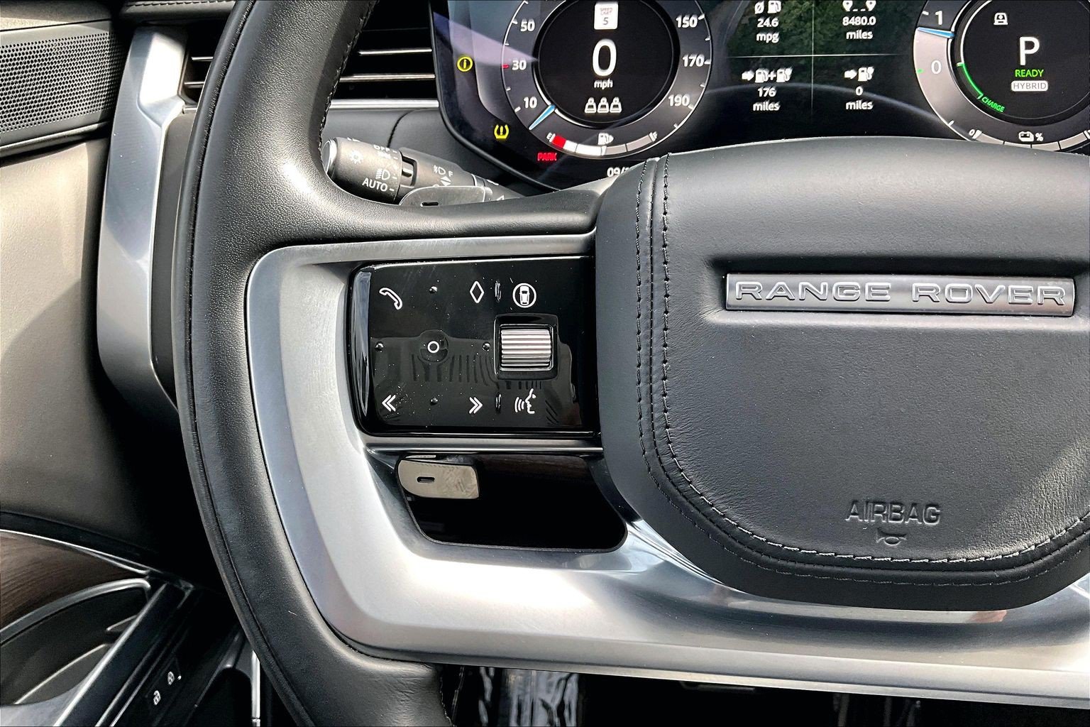Used 2025 Land Rover Range Rover SE AWD/4WD image 17