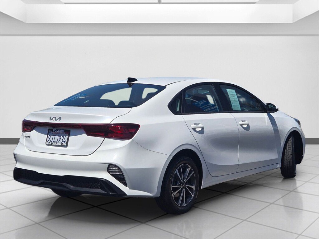 Used 2023 Kia Forte LXS FWD image 5