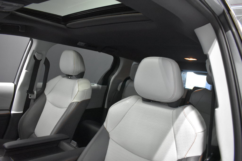 Used 2021 Toyota Sienna XSE AWD/4WD image 17