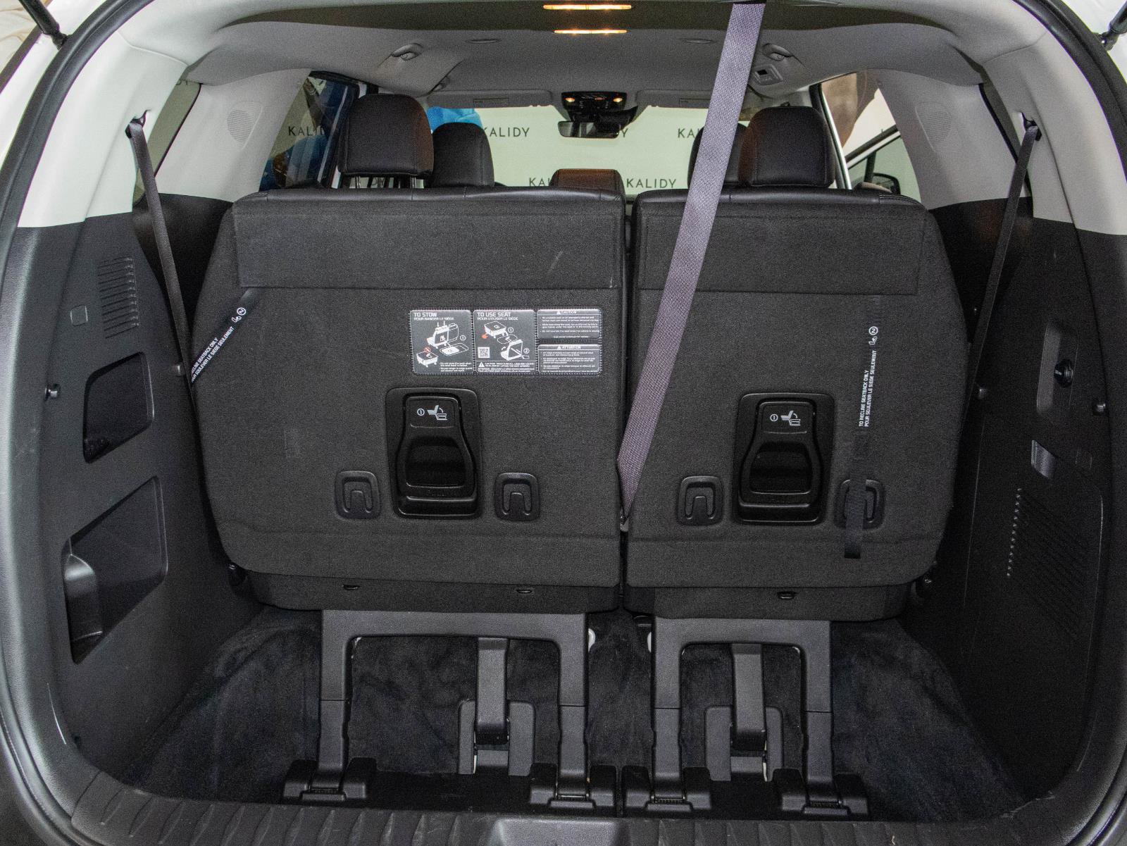 Used 2025 Kia Carnival image 24