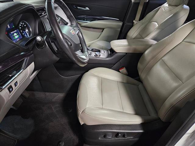 Used 2023 Cadillac XT4 Luxury w/ Cold Weather Package FWD image 16