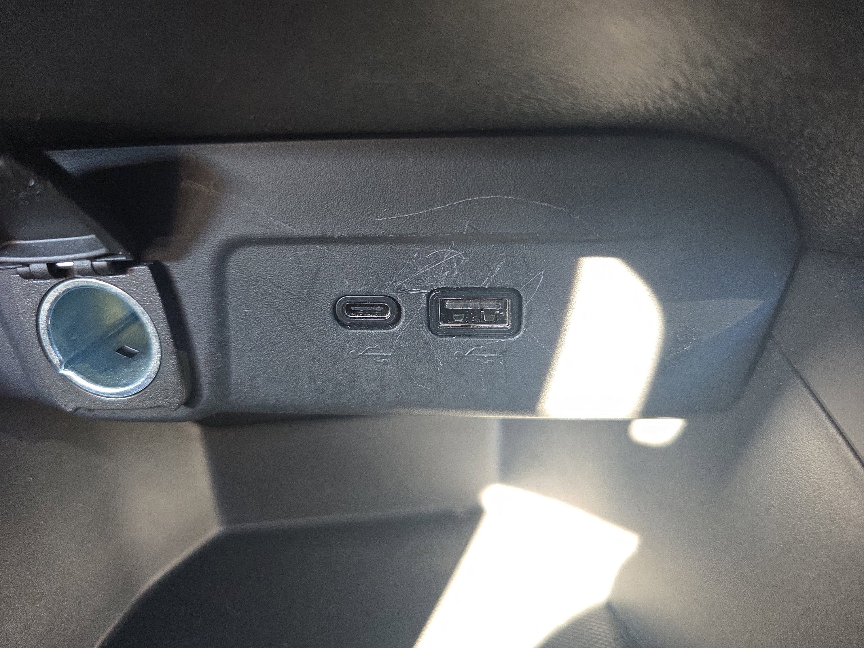 Used 2024 Chevrolet Trax RS w/ Sunroof Package FWD image 24