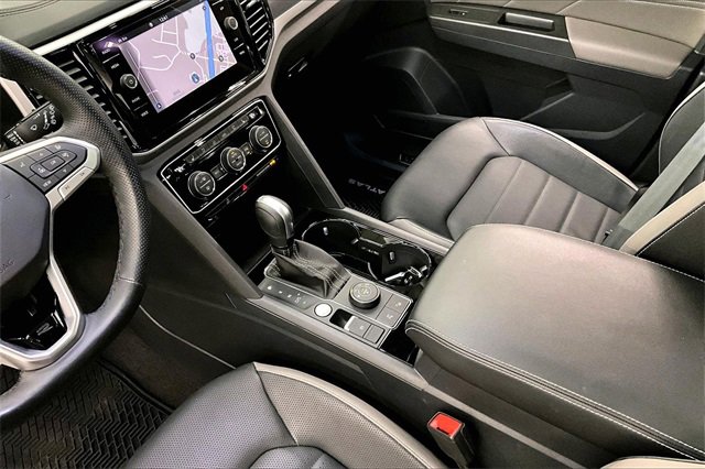 Used 2022 Volkswagen Atlas SEL Premium image 13