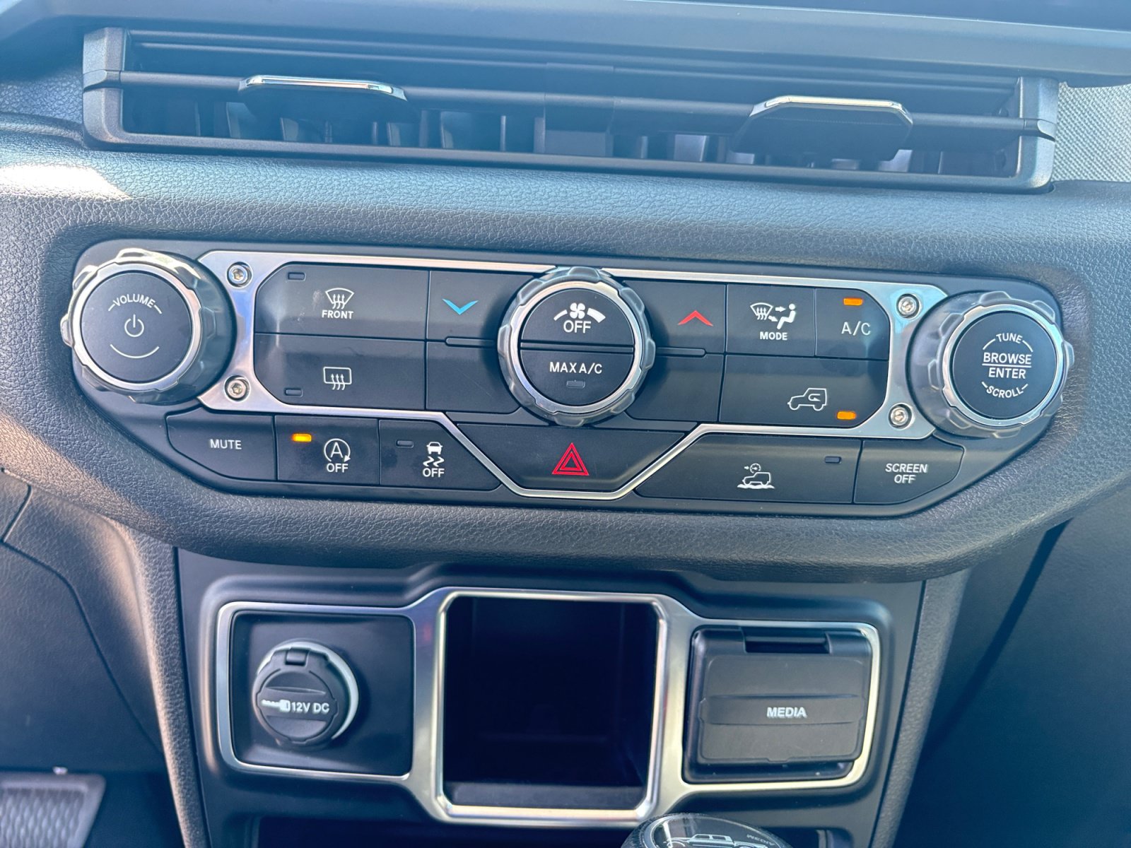 Used 2024 Jeep Gladiator Sport AWD/4WD image 19