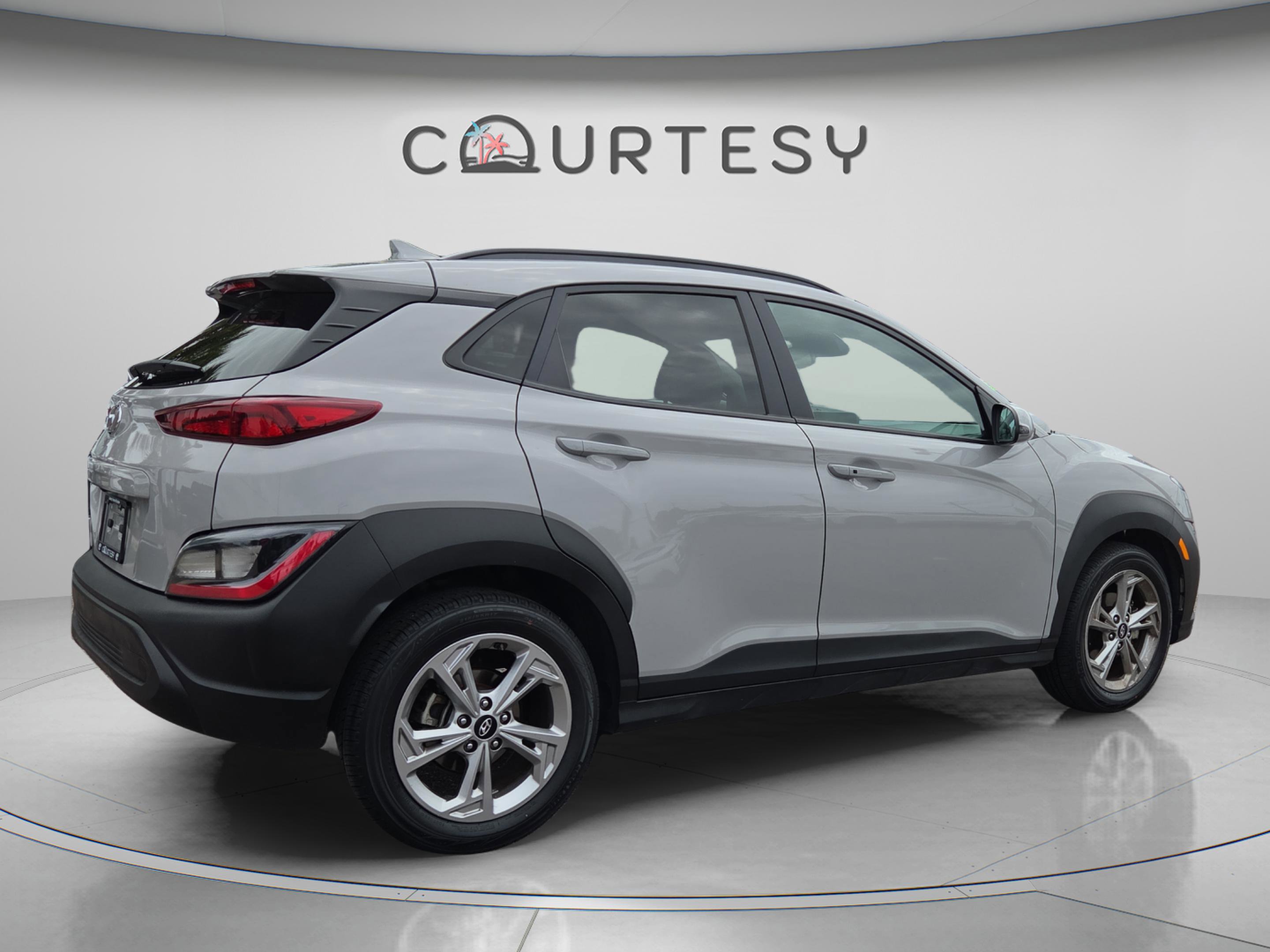 Used 2023 Hyundai Kona SEL FWD image 5