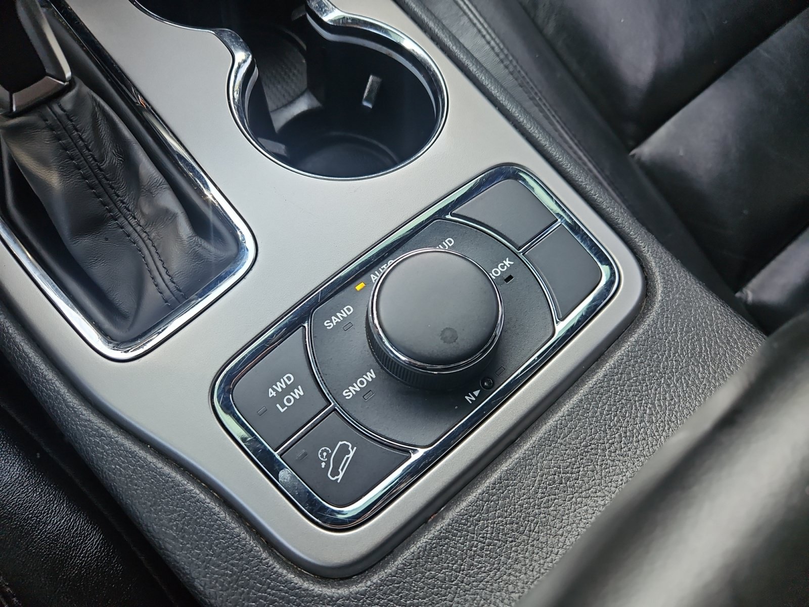 Used 2018 Jeep Grand Cherokee Limited AWD/4WD image 26