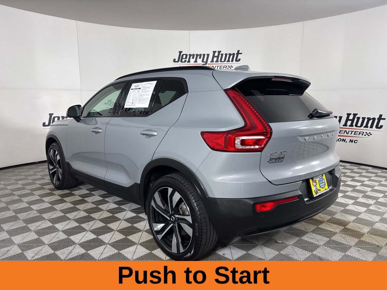 Used 2024 Volvo XC40 B5 Ultimate w/ Protection Package Premier image 7