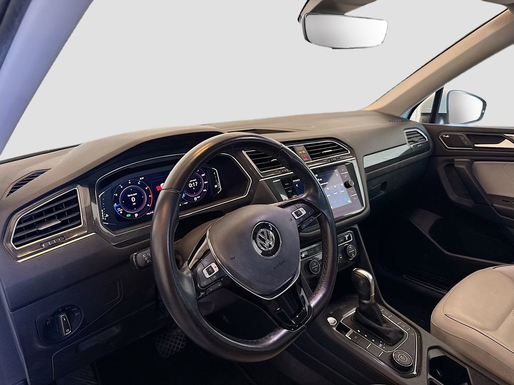 Used 2019 Volkswagen Tiguan SEL Premium w/ 3rd Row Seat Package image 11