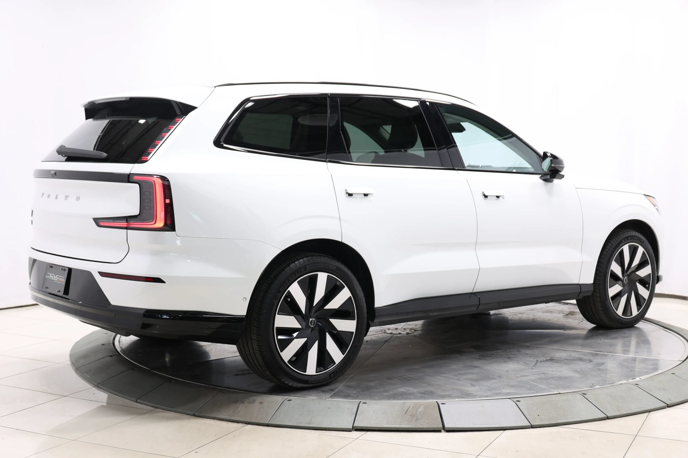 Used 2025 Volvo EX90 Plus AWD/4WD image 5