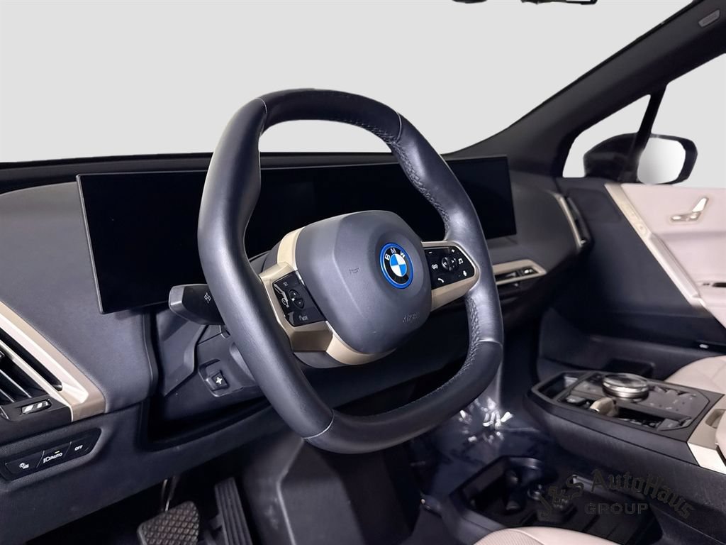 Used 2024 BMW iX xDrive50 w/ Sport Package AWD/4WD image 9
