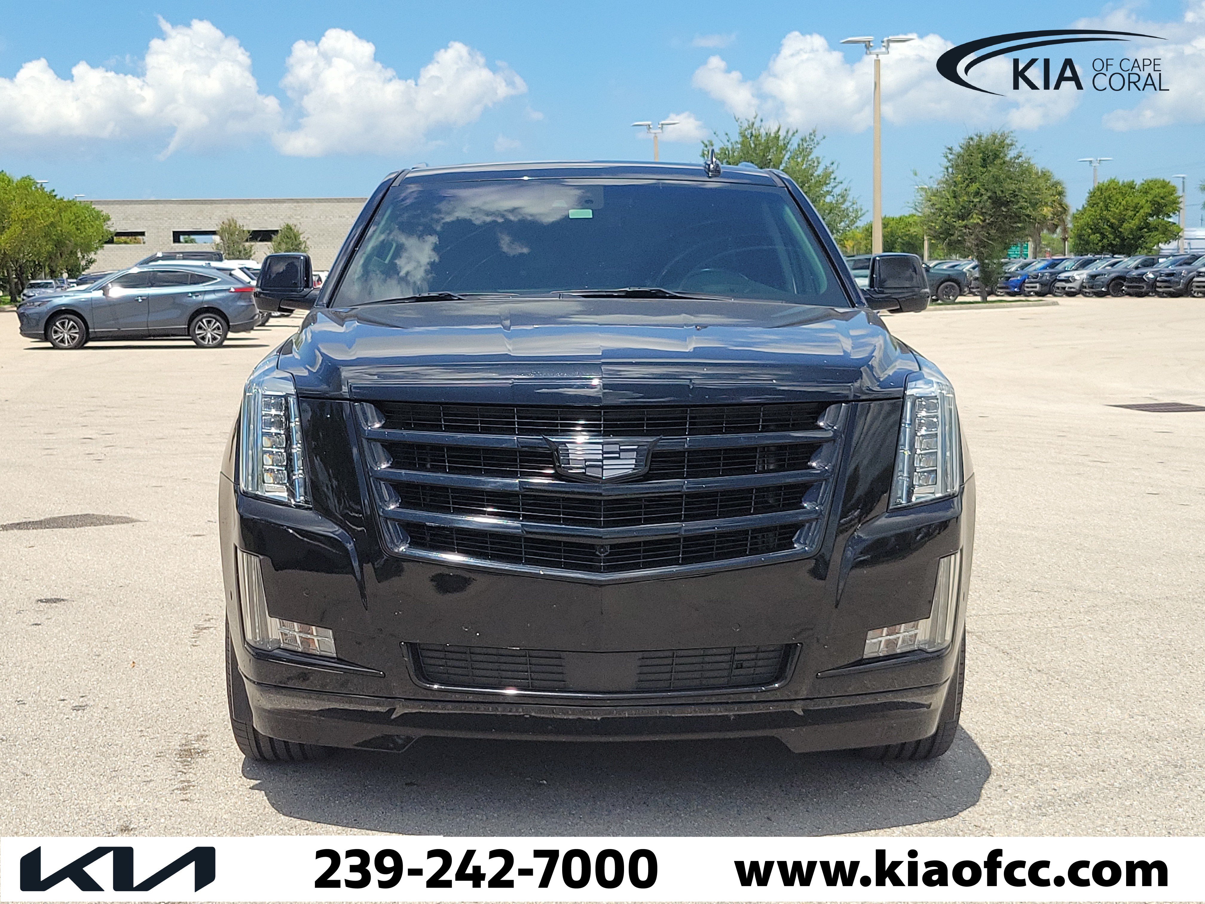 Used 2017 Cadillac Escalade Premium Luxury AWD/4WD image 2